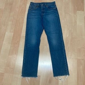 Like new Levi’s 501 buttonfly with raw hem. Medium wash. 27x32